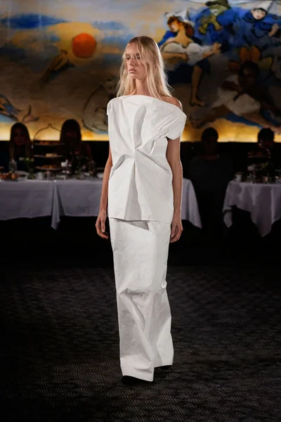 Look 19
